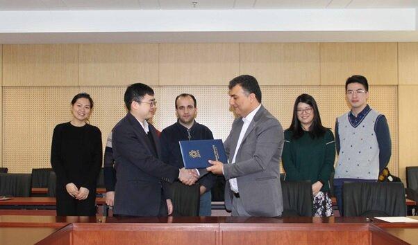امضای تفاهم نامه بین دانشگاه شیراز و موسسه تحقیقات منابع طبیعی چین