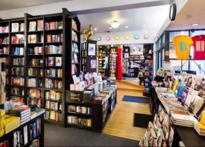 کتاب های امضاشده در کتابفروشی مشهور خیابان هالیوود لس آنجلس