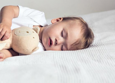 چطور بچه ها را به تنهایی خوابیدن عادت دهیم؟