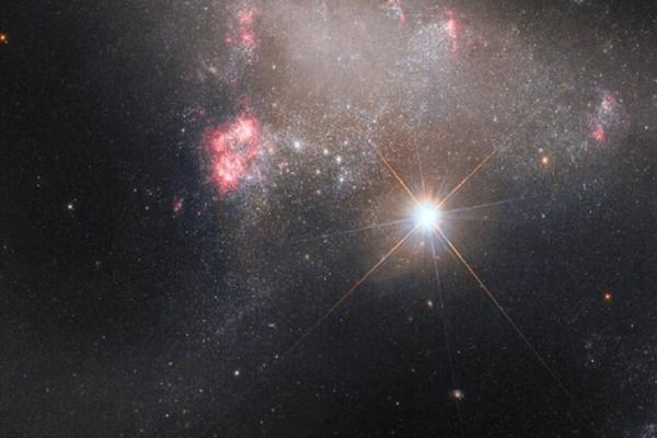 درخشش ستاره ای تنها در تصویر تلسکوپ هابل